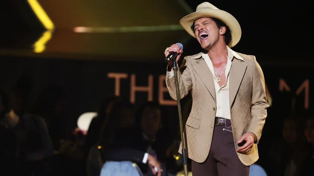 Bruno Mars lança álbum romântico e leve agora, The Romantic, ouça o novo disco água com açúcar