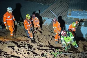 Três da mesma família morrem em desabamento em Mendes Pimentel hoje