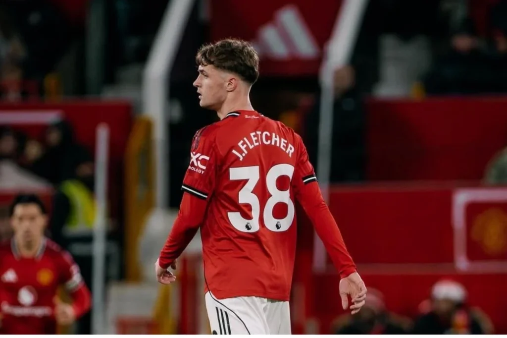 Jogador do Manchester United se desculpa agora após fala homofóbica