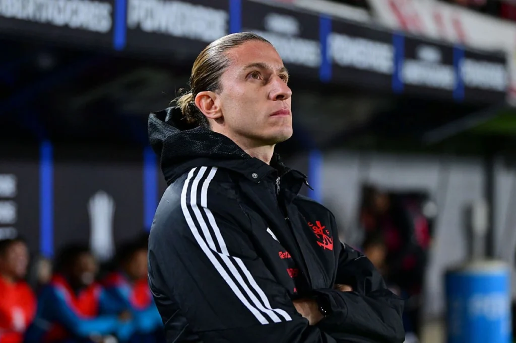 Filipe Luís deixa o Flamengo após 2 anos e 101 jogos