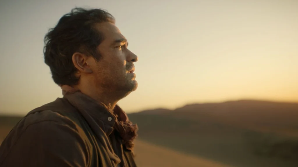 Alfonso Herrera em A Casa dos Espíritos: Drama Épico nos Altos dos Mundos