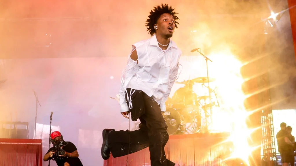 D4vd foi discretamente dispensado pela gravadora, e colaborações foram retiradas em meio a pedidos para que plataformas de streaming removam suas músicas