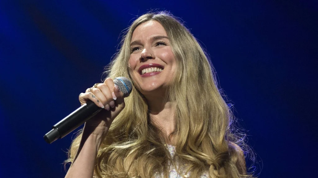 Joss Stone faz show gratuito em Florianópolis hoje maio em celebração ao centenário da Ponte Hercílio Luz