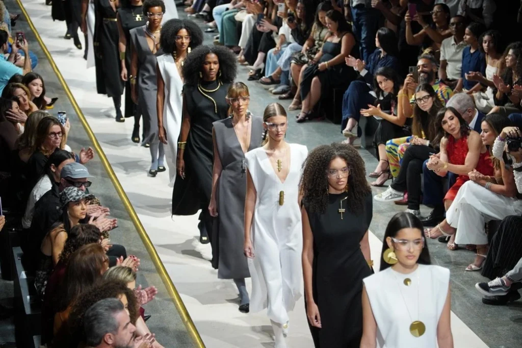 Nara Resende, Thais Fread e Vittor Galeno brilham no Metrópoles Catwalk hoje em Brasília