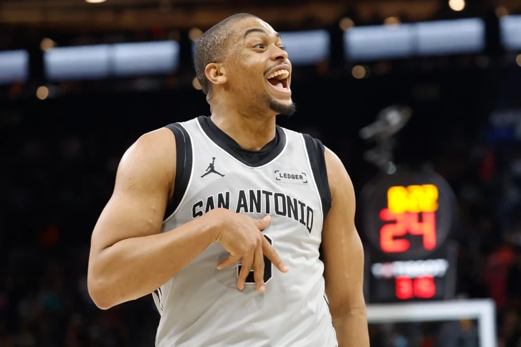 NBA revela agora Keldon Johnson como melhor jogador reserva da temporada