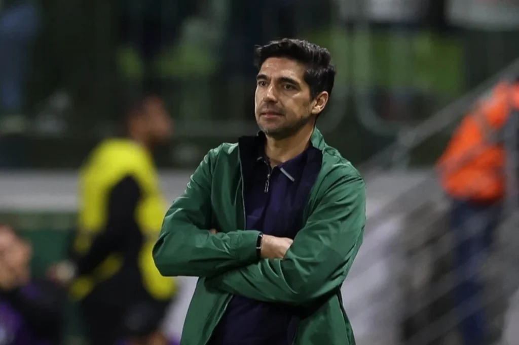 Abel Ferreira tem suspensão reduzida a 7 jogos: Pleno do STJD muda penalidade Abel Ferreira tem suspensão reduzida a 7 jogos: Pleno do STJD muda penalidade