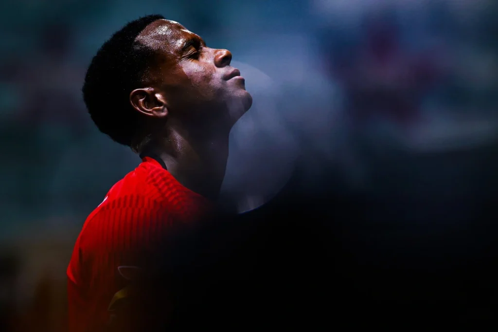 Toluca denuncia racismo e defende Helinho em partida contra o Club América hoje