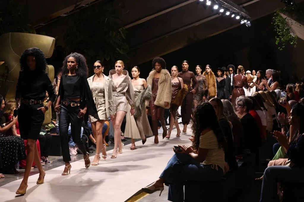 Virgínia Barros e marcas revelam segredos para criar looks únicos hoje no Metrópoles Catwalk Virgínia Barros e marcas revelam segredos para criar looks únicos hoje no Metrópoles Catwalk