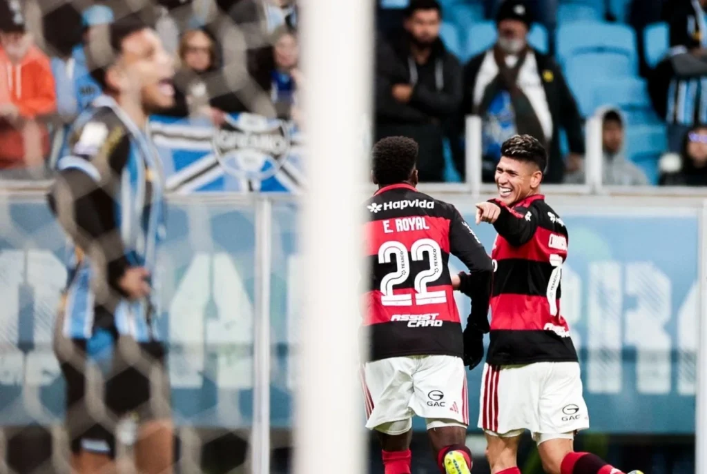 Flamengo vence Grêmio e chega a 30 pontos