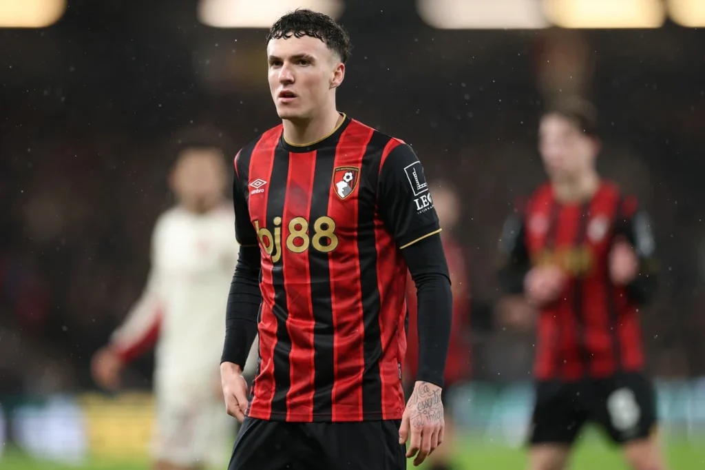 Bournemouth afasta Álex Jiménez após suspeitas de mensagens a adolescente