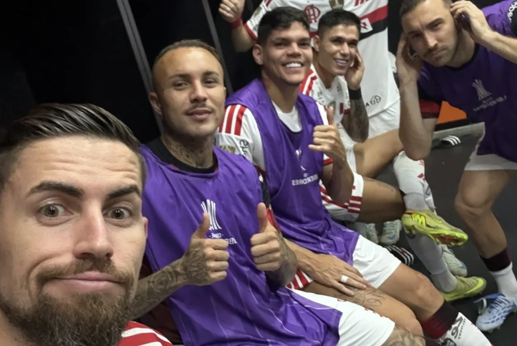 Flamengo Hoje Jogadores Colombianos Agridem O Campo Com Fogo E Invadem Gramado, Jorginho Fala