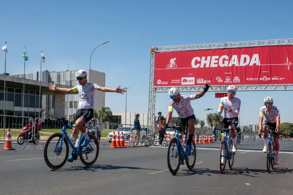 Metrópoles Endurance Ciclismo MTB: Desafio Extremo com 6 Voltas no Autódromo Piquet