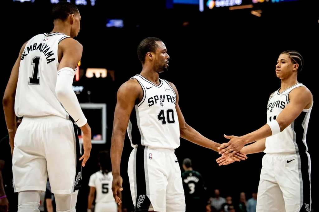 Knicks e Spurs escrevem história com vitórias sensacionais na NBA hoje